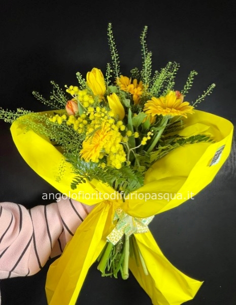 Bouquet con mimosa e girasoli